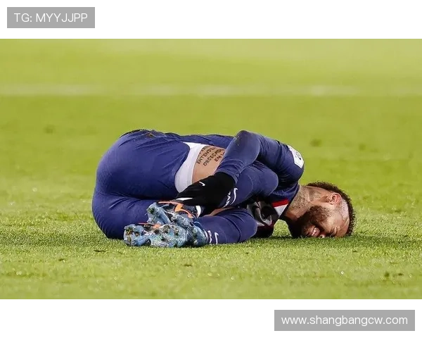 足球明星跌落事件引发热议背后的真相与影响解析